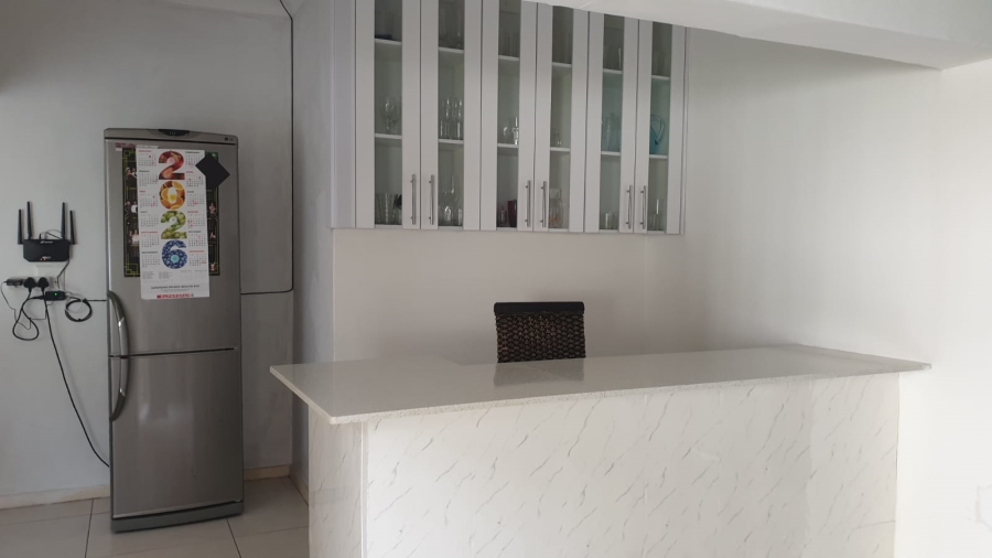 To Let 4 Bedroom Property for Rent in Beacon Bay Eastern Cape